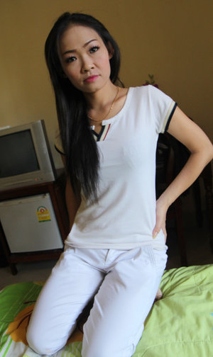 18 year old girl Erin gets deflowered on a bed wearing socks